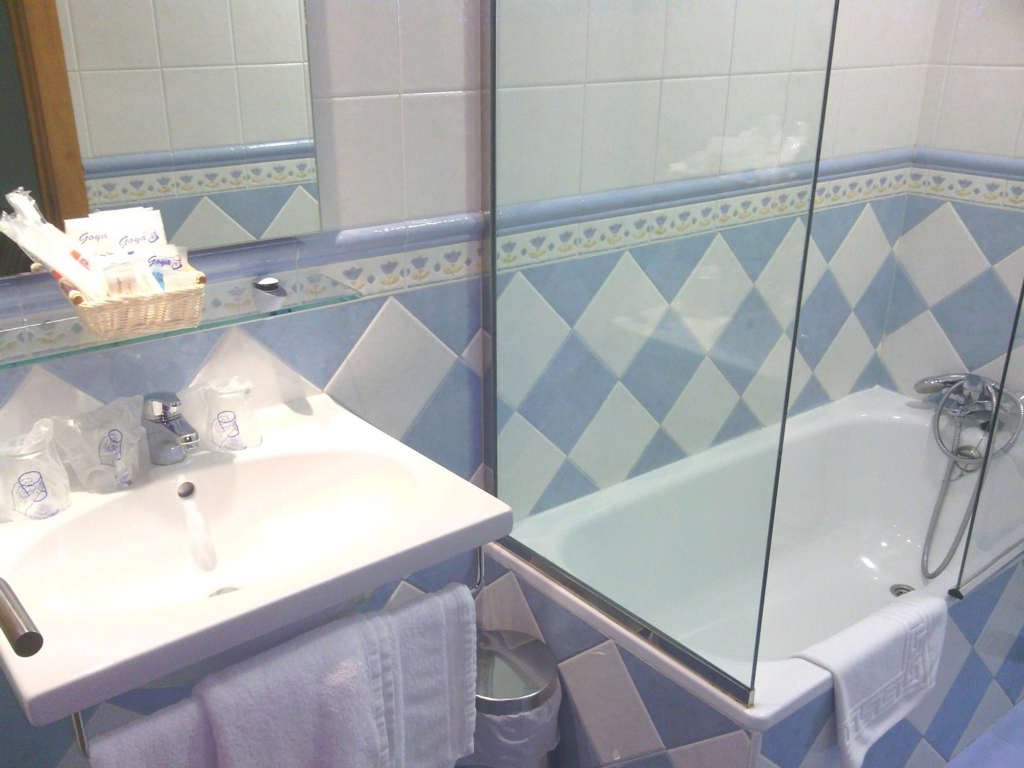 Hotel Goya Sevilla Bagian luar foto