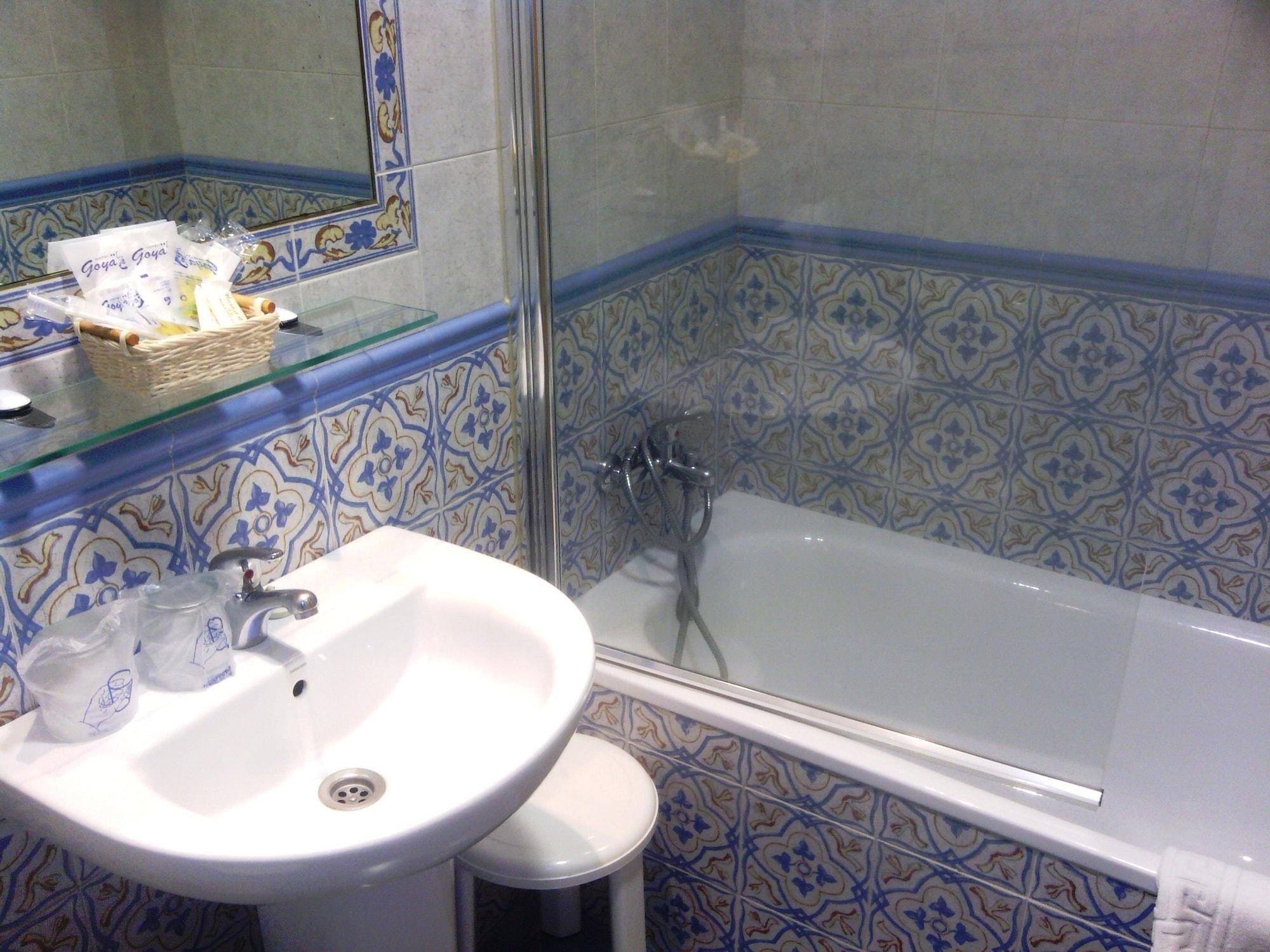 Hotel Goya Sevilla Bagian luar foto