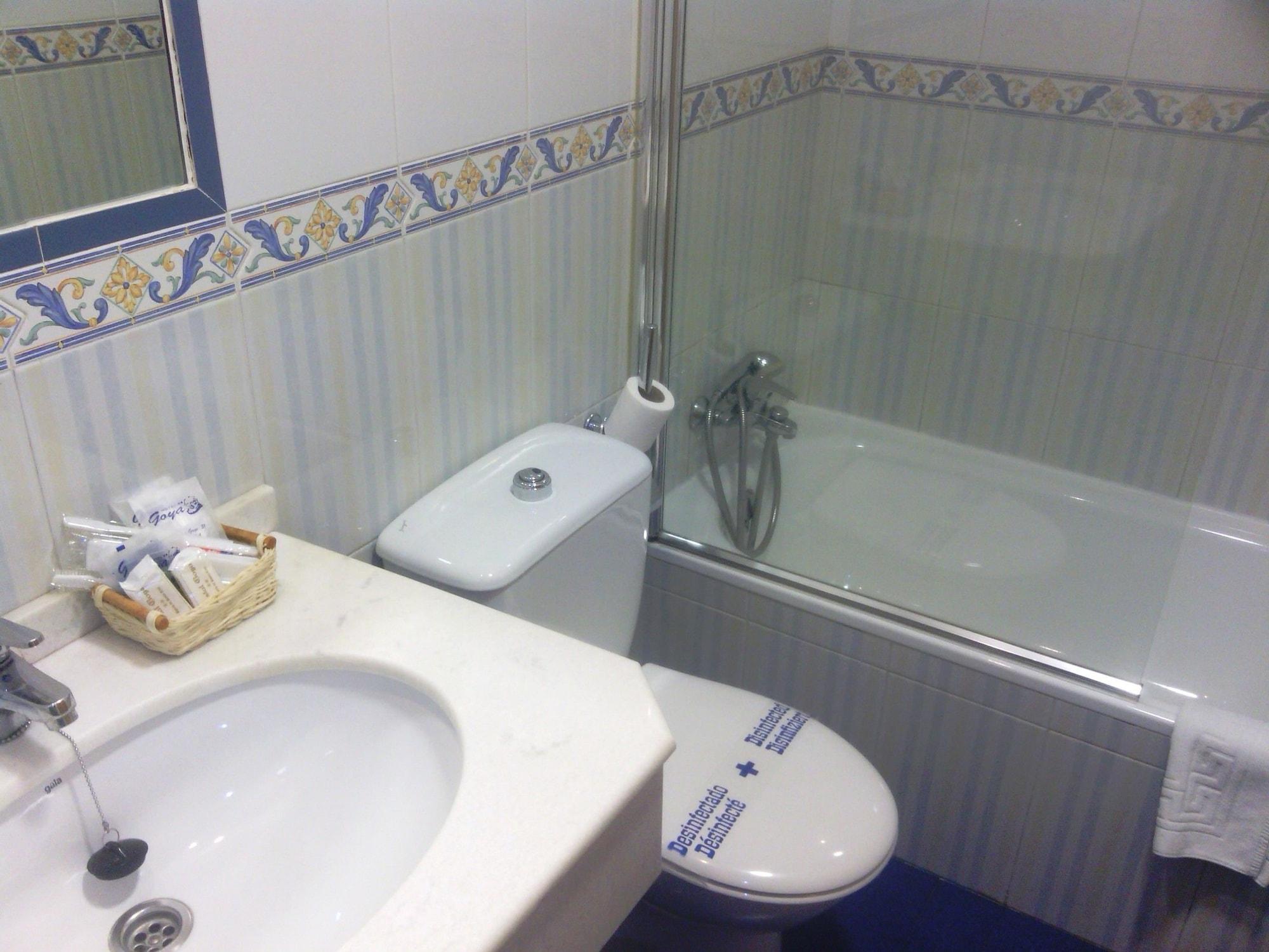 Hotel Goya Sevilla Bagian luar foto