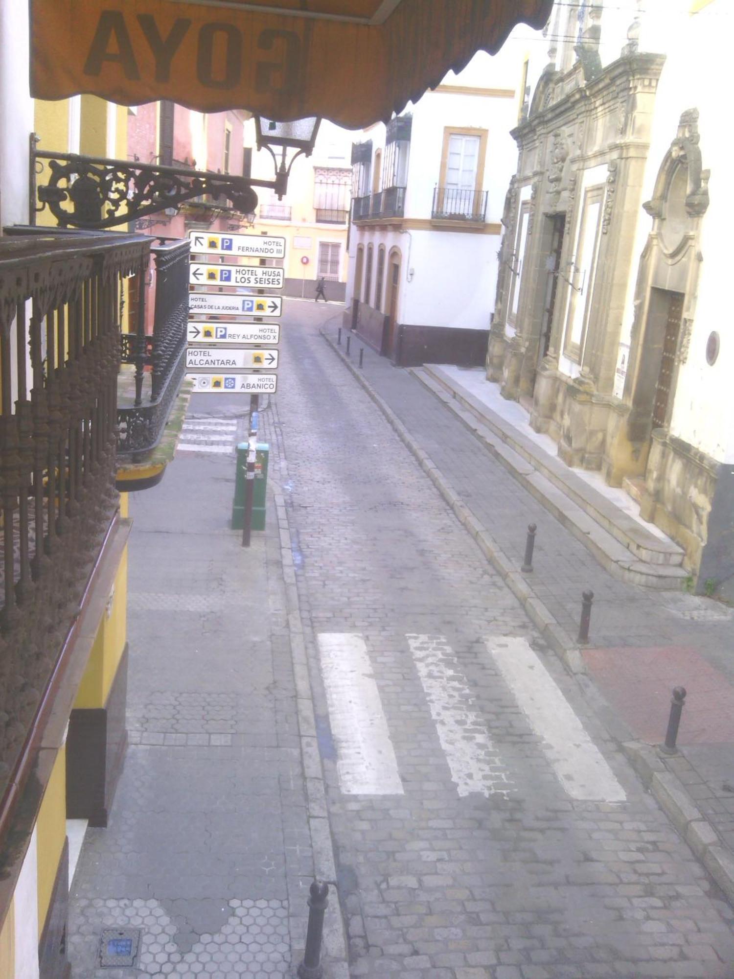 Hotel Goya Sevilla Bagian luar foto