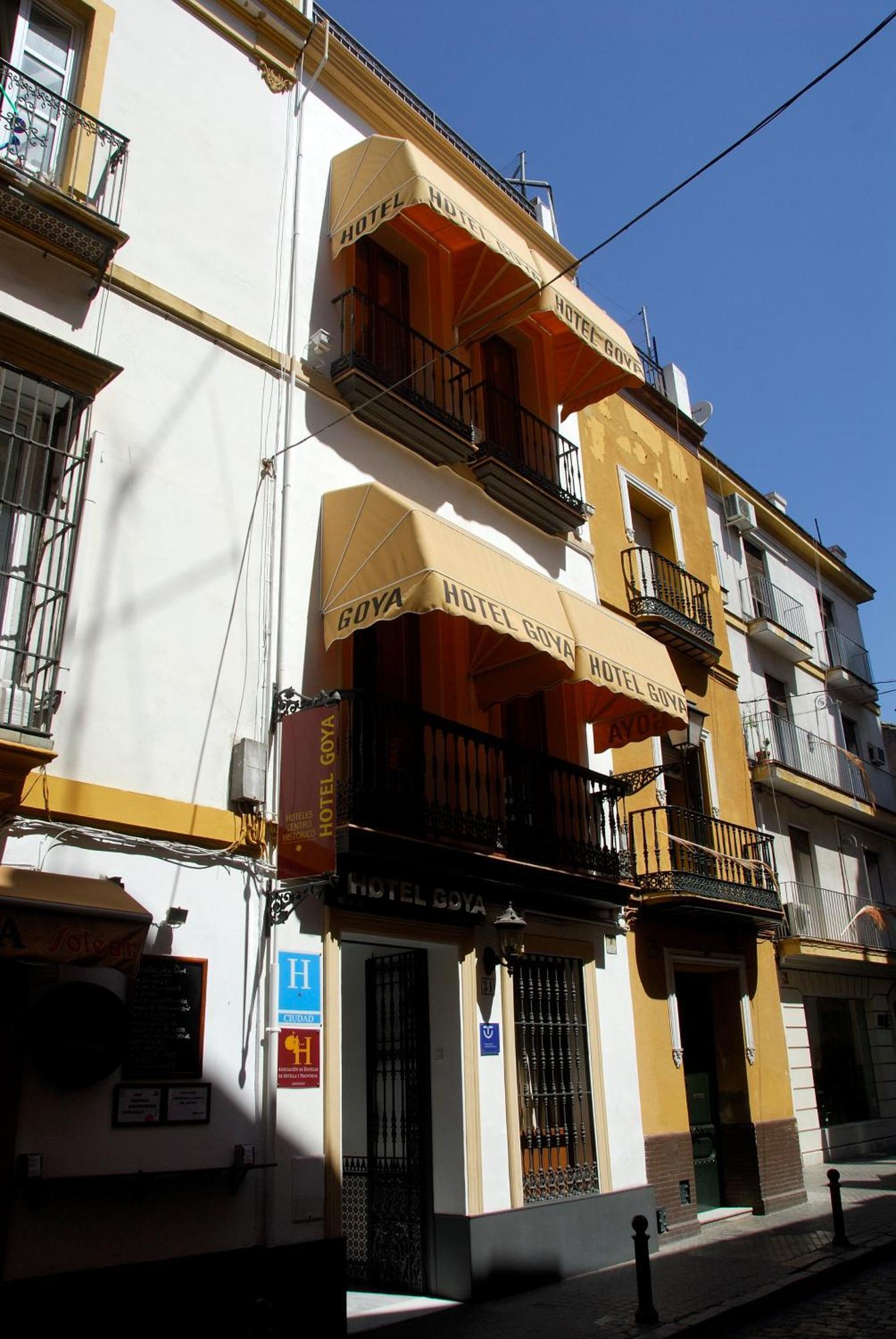 Hotel Goya Sevilla Bagian luar foto