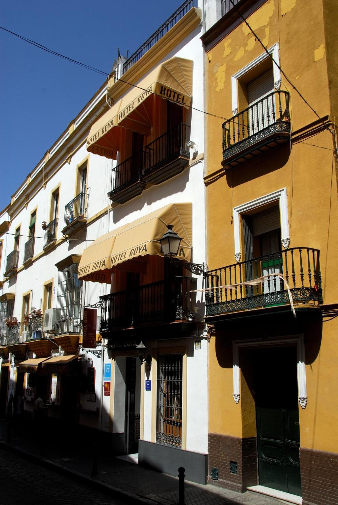 Hotel Goya Sevilla Bagian luar foto