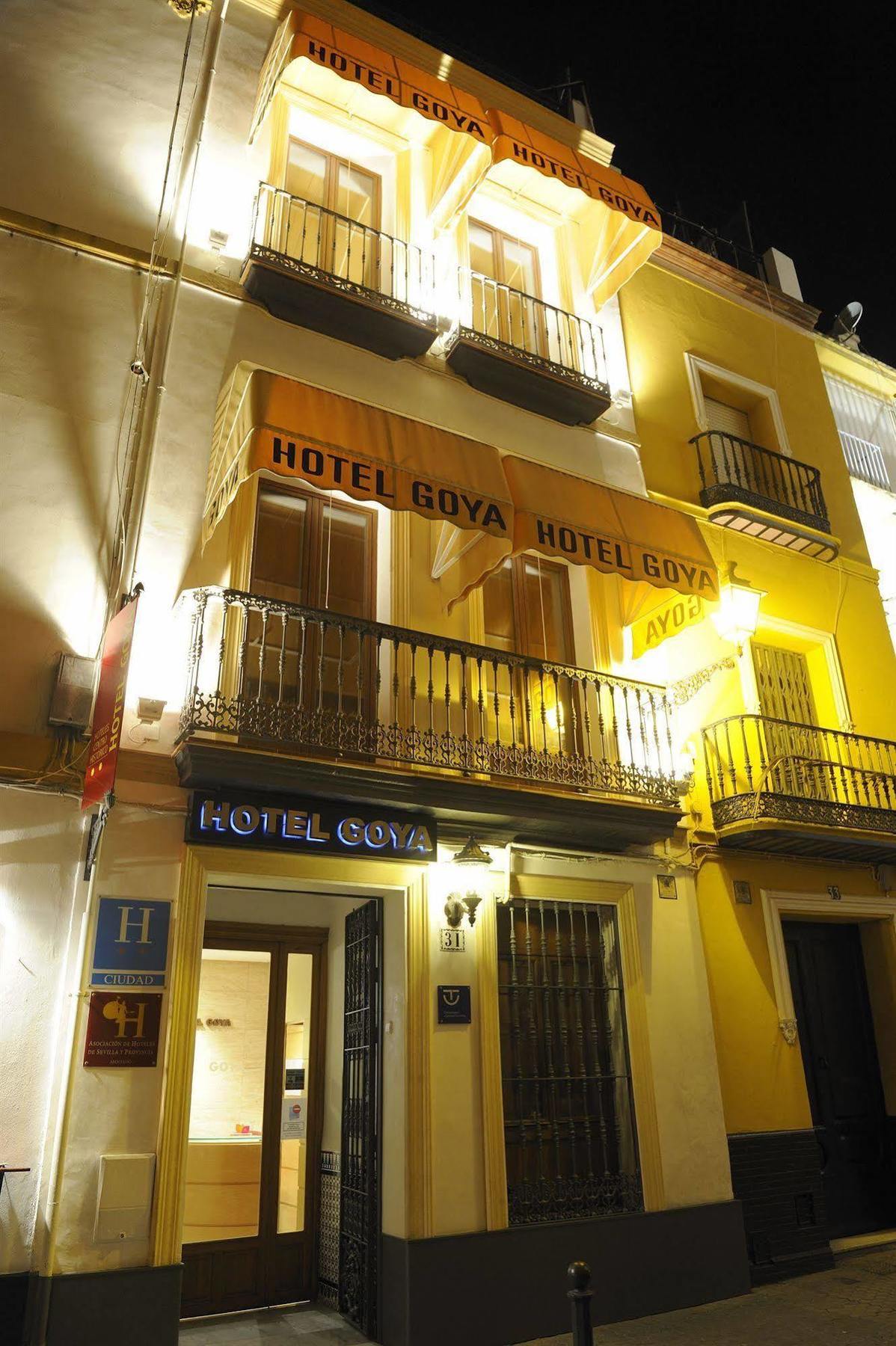 Hotel Goya Sevilla Bagian luar foto